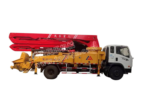 泵車(小型混凝土泵車)